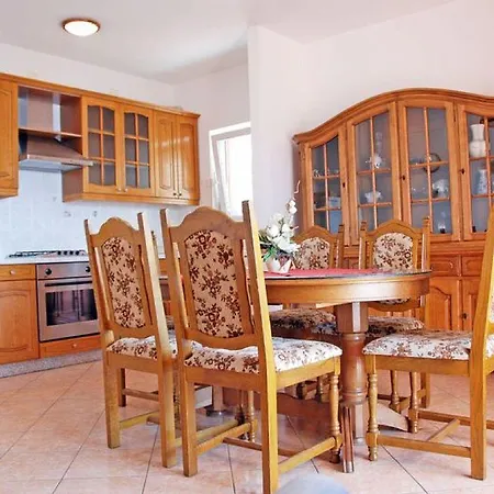 Lucija Apartman