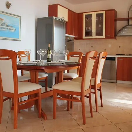Apartament Lucija *