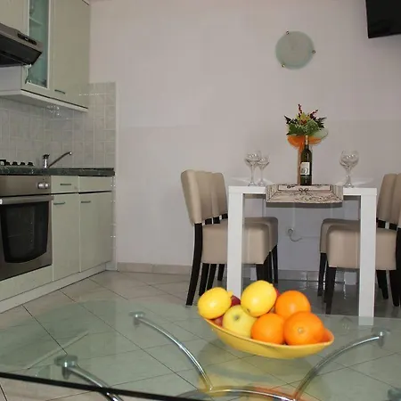 Apartament Lucija *