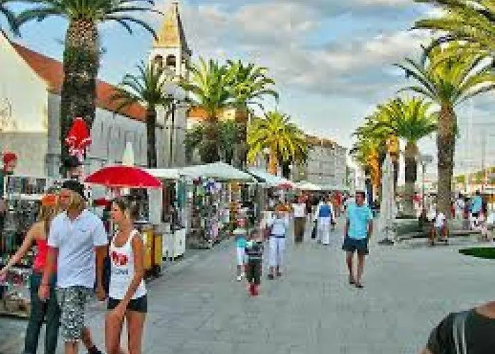 Lucija Apartman Seget Vranjica