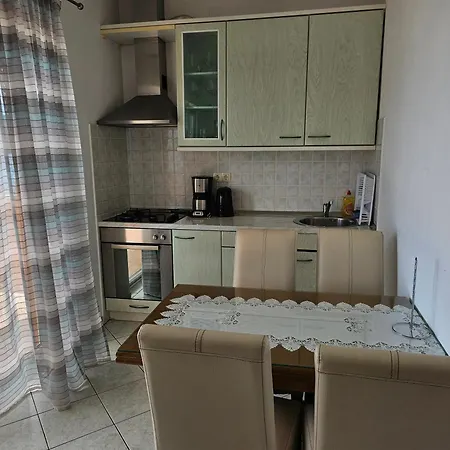 Apartman Lucija *