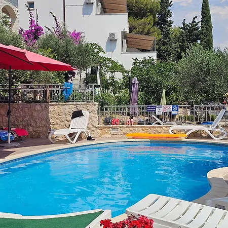 Lucija Apartman Seget Vranjica